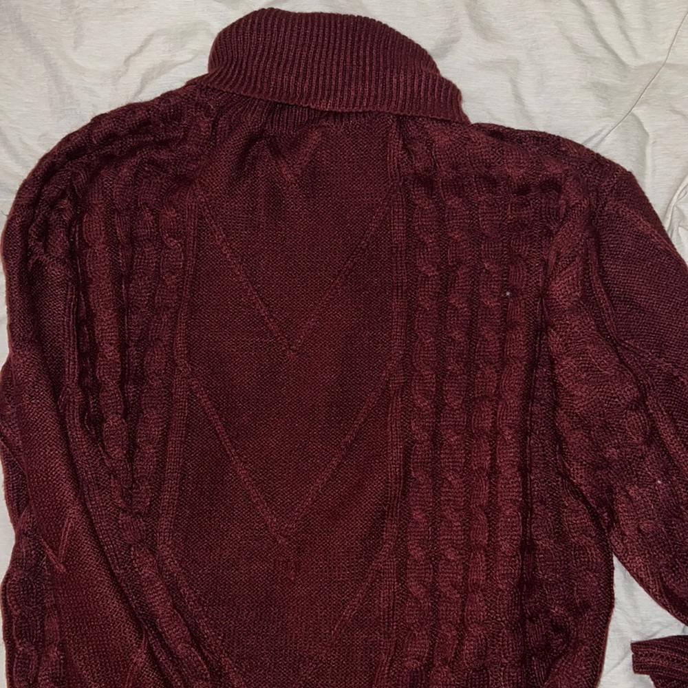 Maroon turtle neck sweater